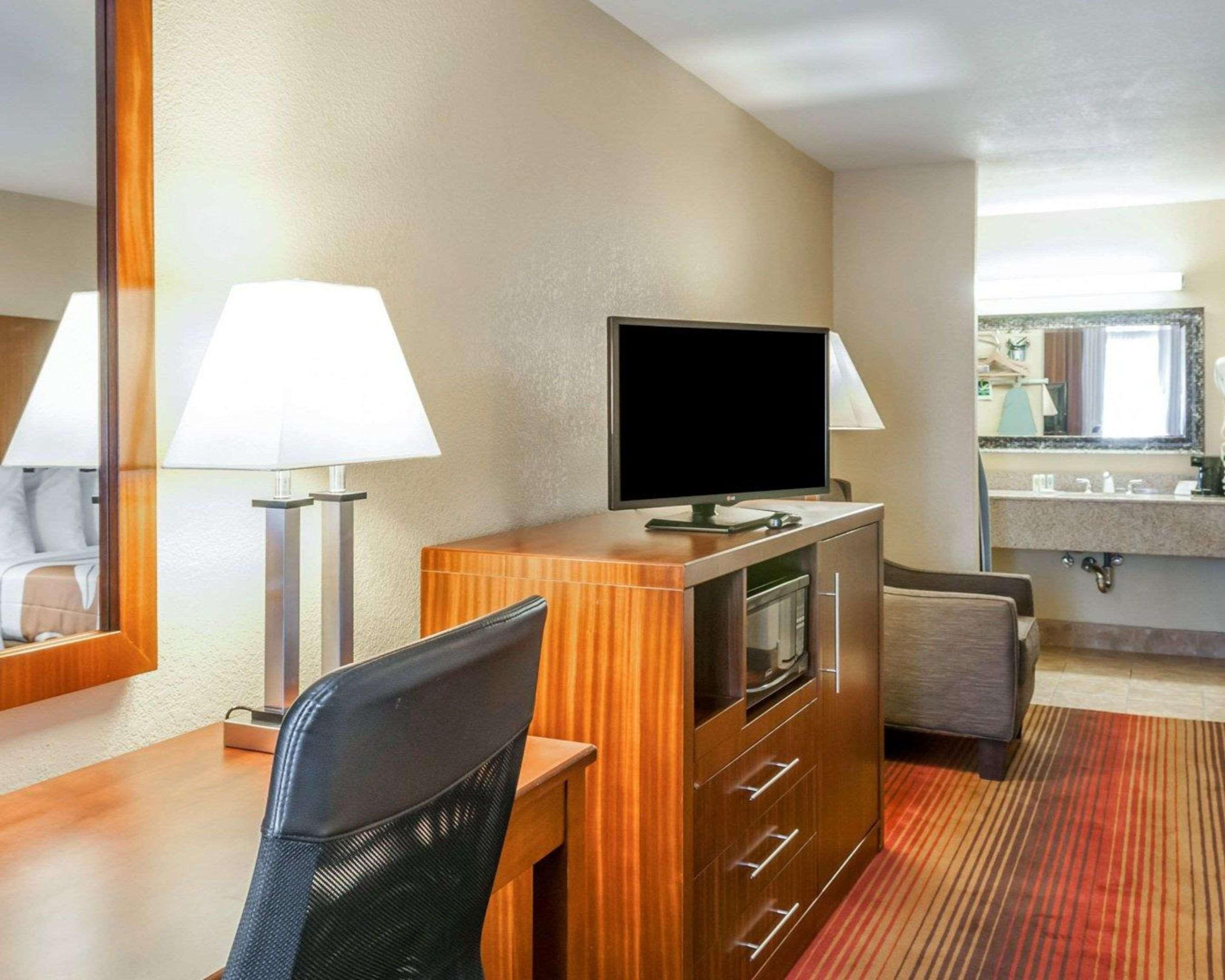 Quality Inn & Suites Albuquerque West Exterior foto